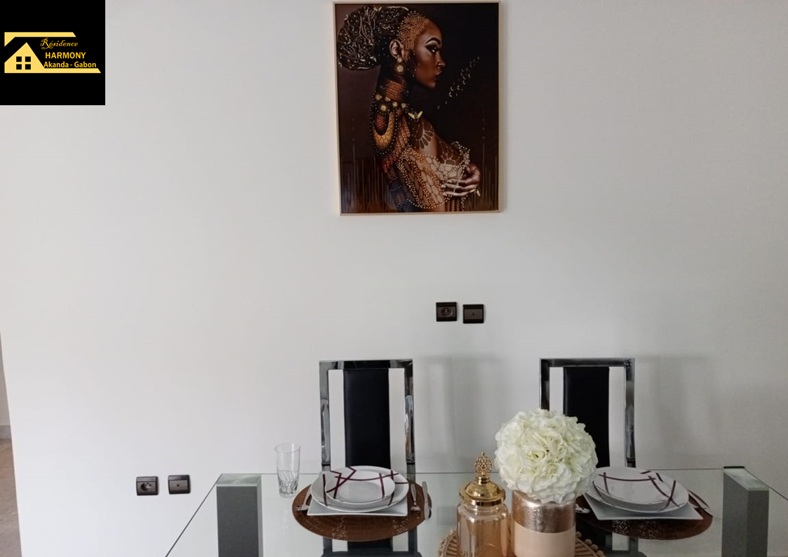 table à manger et tableau